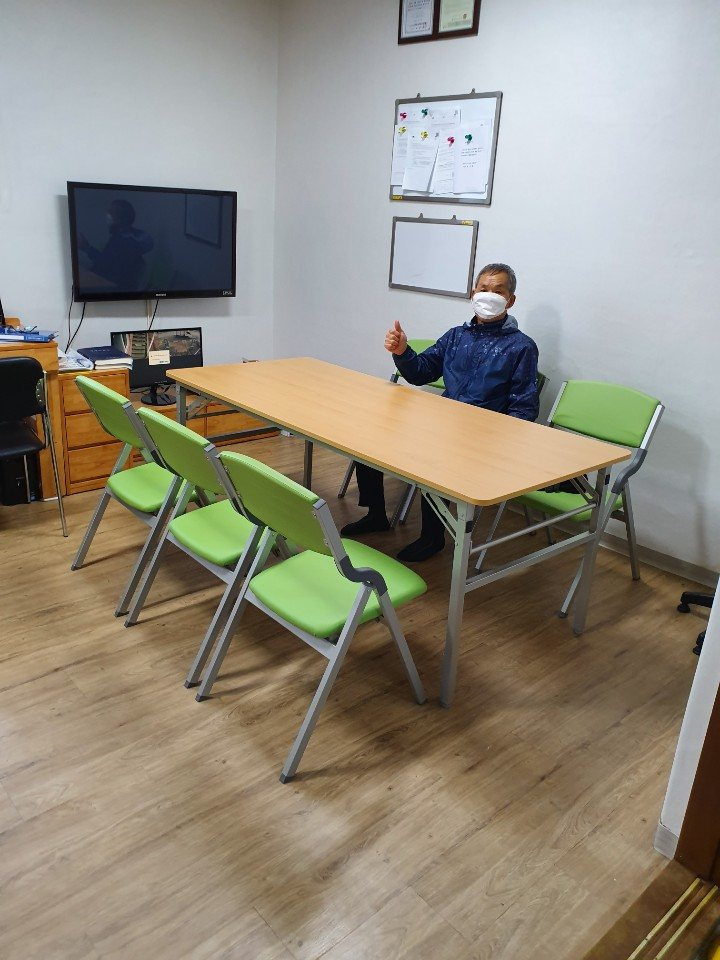 스마트테이블과 의자 설치 사례